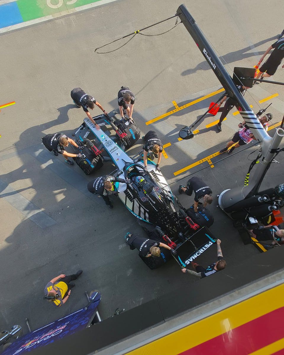 Russell Tops Sole Practice Session in Singapore Ahead of Grand Prix